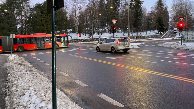 Nå skal sykkelveinettet i Ullevålsveien få rødt dekke og opphøyde sykkelfelt