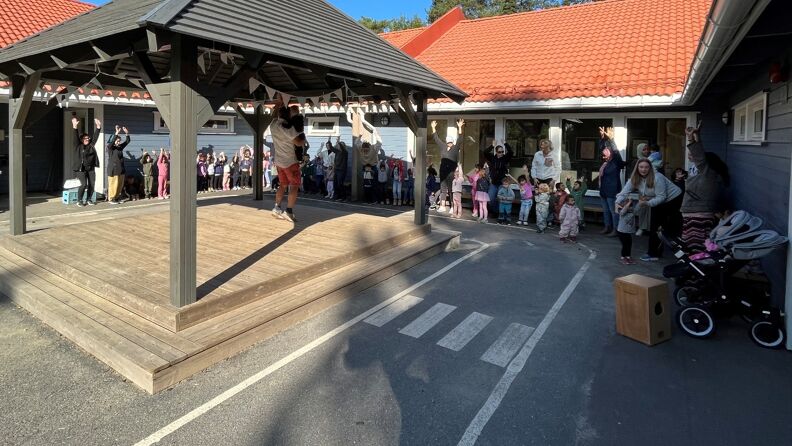 Bilde av barn som danser