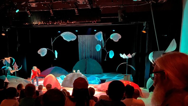 Barn på teaterforestilling