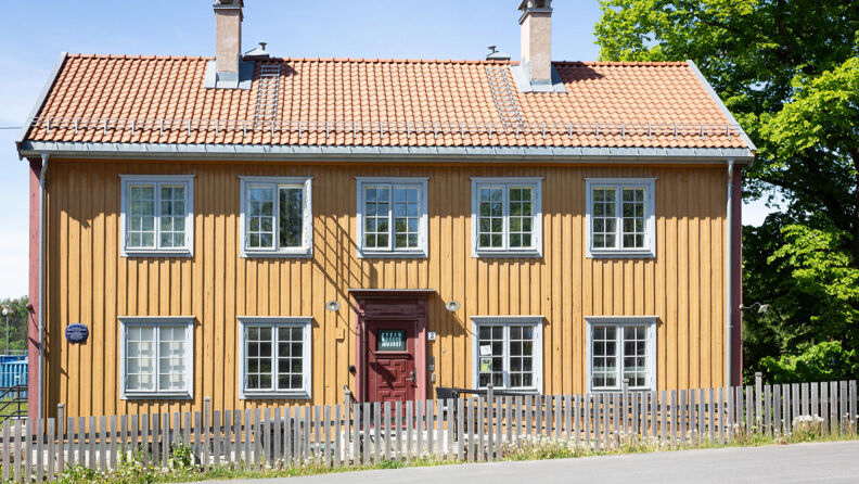 Fasaden til en av arbeiderboligene i Grorudveien