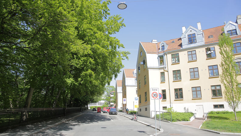 I dag går hovedtraséen for syklende opp Tøyengata og inn Hagegata. Målet med forprosjektet blir å finne en god løsning for syklened som skal opp til Finnmarksgata, i retning Carl Berner. 