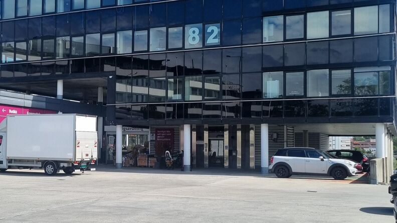 Bilde av inngangspartiet til helsesetasjonen.
