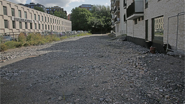 Området kalt Petersborgaksen får granittdekke, bekkekanal med belysning og møblering, samt en liten dam