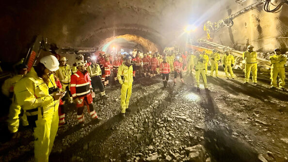 Rundt 80 personer fra Veidekke, Implenia og Fornebubanen deltok på markeringen