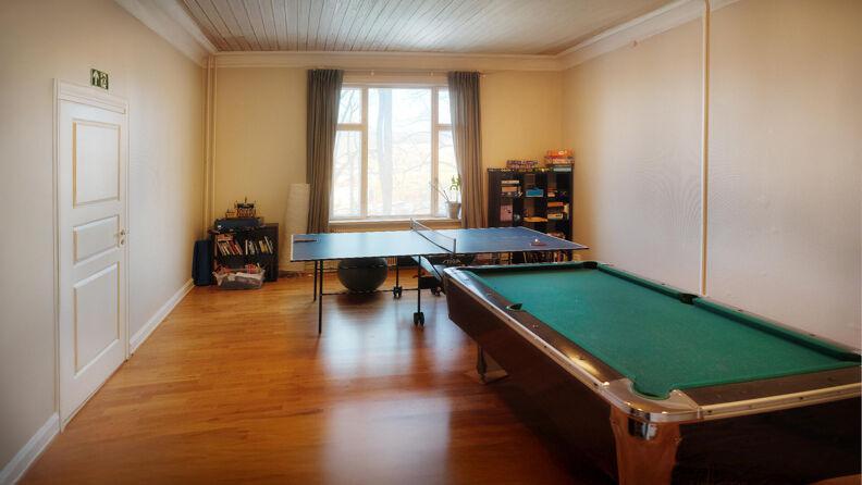 Rom med biljardbord og pingpongbord