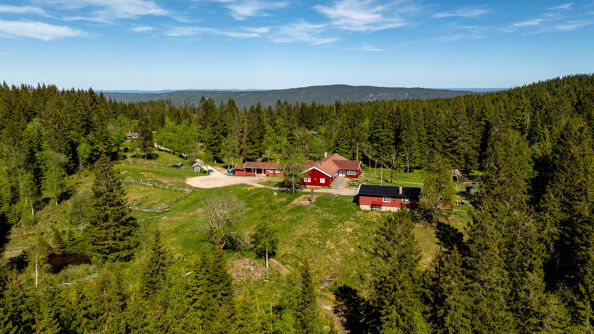 Dronebilde av Sinober sportsstue i Lillomarka