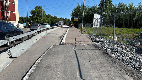 Arbeider i brua over Ulvenspliten