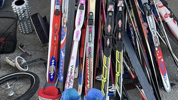 Skis for sale at a loppemarked